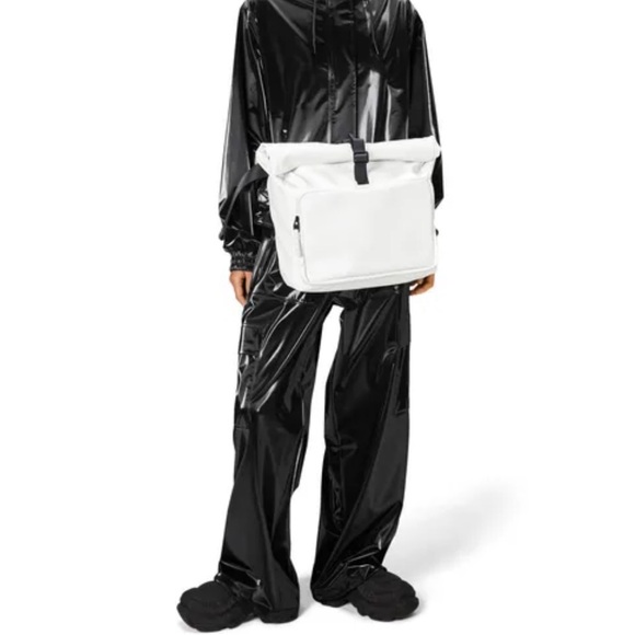 Rains NWOT Bag Waterproof Roll-Top Messenger collegiate preppy minimalist office - Picture 7 of 7